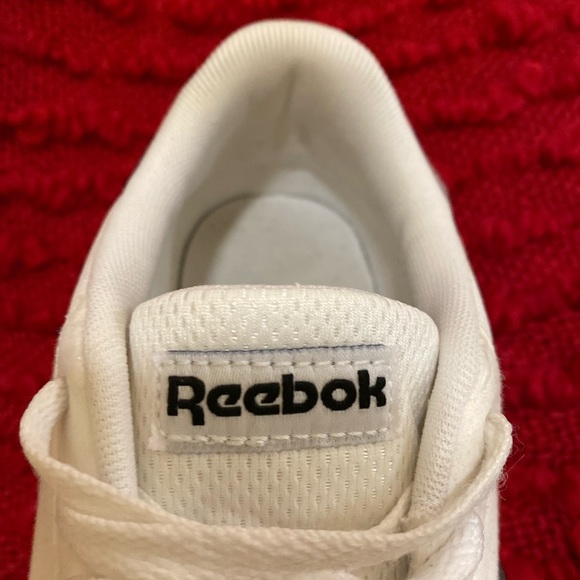 REEBOK White/black women’s walking shoe, Size 8 - Picture 3 of 11